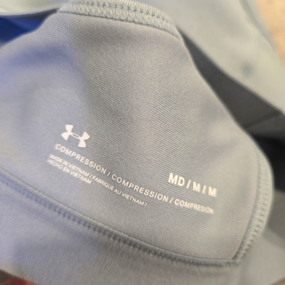 SOLD Under Armour Mid Crossback sports bra - Picture 3 of 8